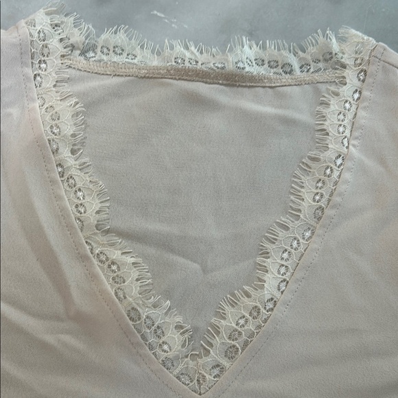 Cream Ruffled Relaxed Blouse - Picture 2 of 5